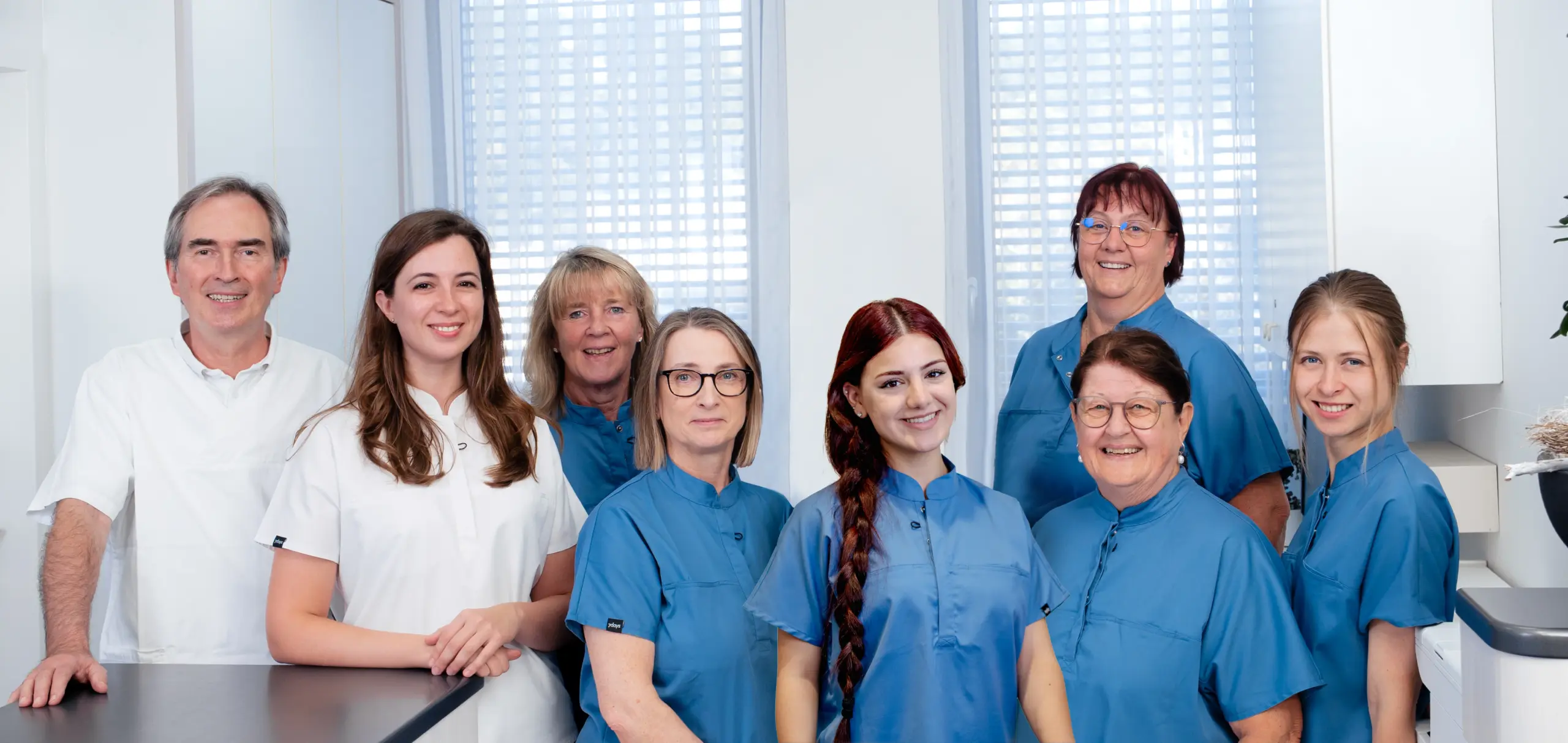 Gruppenbild der Zahnarztpraxis Dr. Sattler