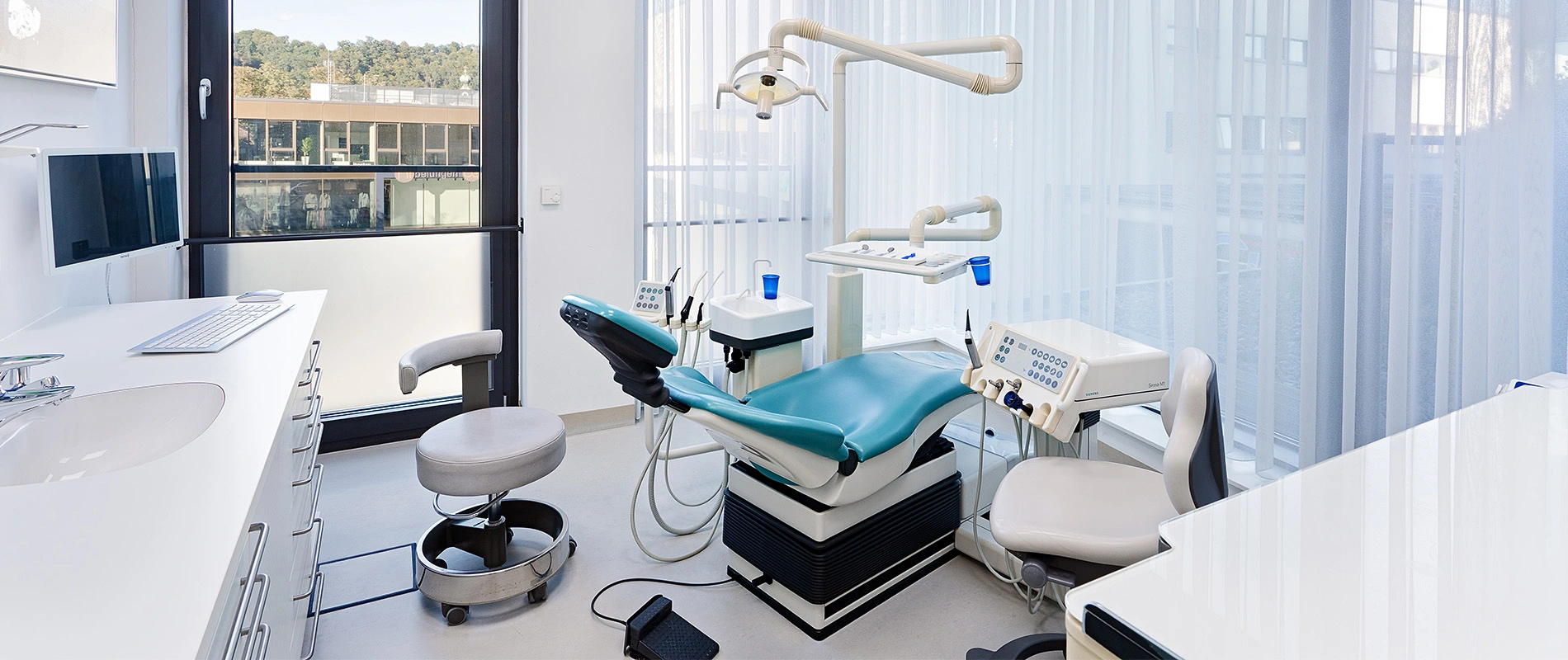 Behandlungszimmer der Zahnarztpraxis