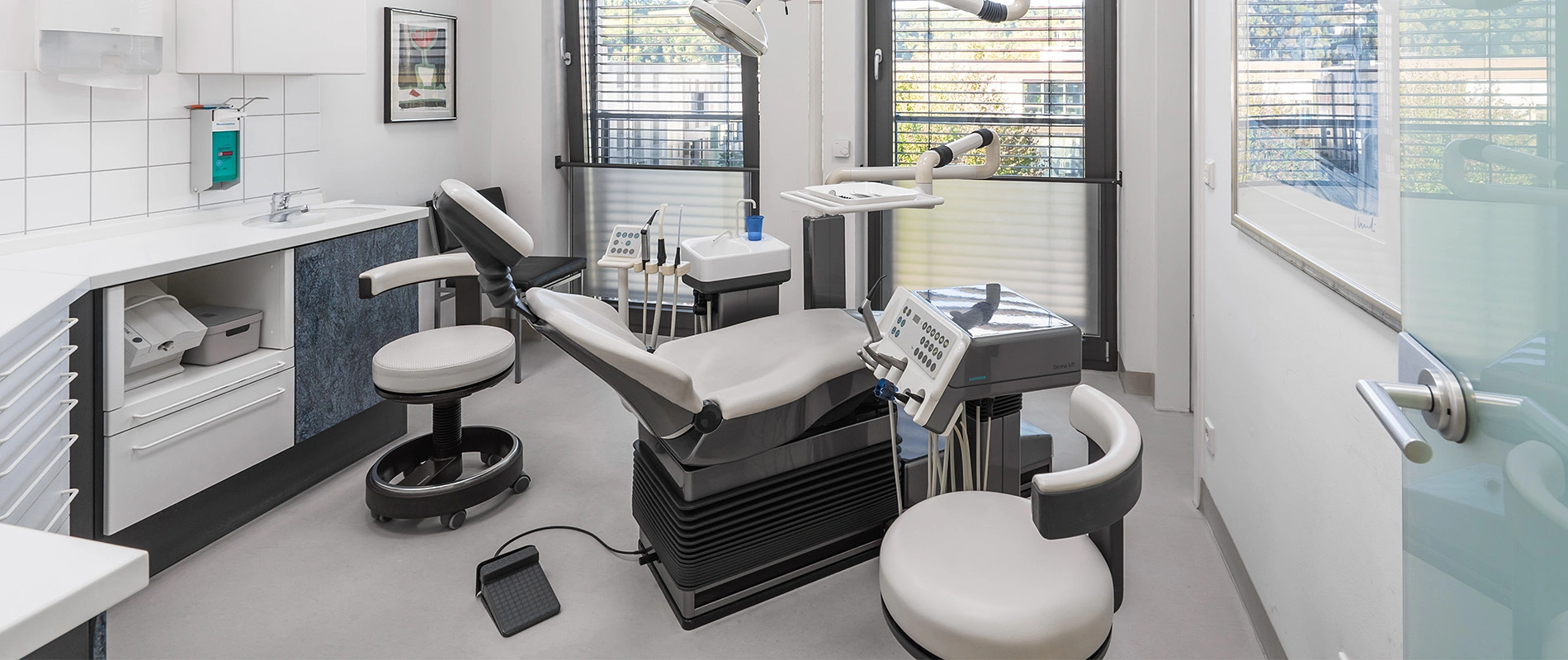 Behandlungszimmer der Zahnarztpraxis Dr. Sattler